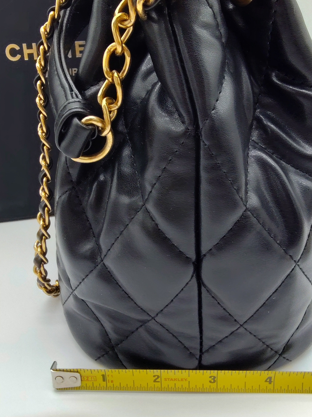 CHANEL Makeup Quilted Bucket Bag Black Gold Chain Vanity Crossbody Bag GWP NIB - Picture 9 of 10